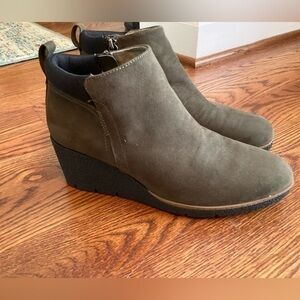 Dr Scholls Berklie Booties Women Size 11 Brown Faux Suede Ankle Wedge Shoes Boot